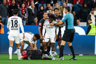 LEVERKUSEN, GERMANY - 12 EYLÜL 2025: Axel Bape, Elye Wahi - Bundesliga maçı Bayer 04 Leverkusen-SG Eintracht Frankfurt 'a karşı Bayena' da. 