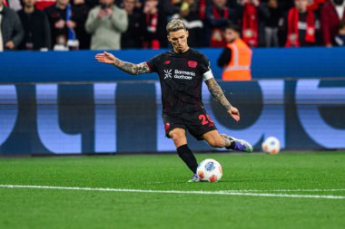 LEVERKUSEN, GERMANY - 12 EYLÜL, 2025: Alejandro Grimaldo - Bundesliga maçı Bayer 04 Leverkusen ve SG Eintracht Frankfurt Bayena 'da. 