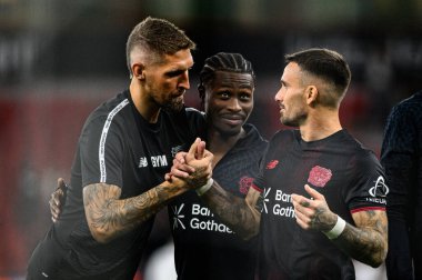 LEVERKUSEN, GERMANY - 12 SEPTEMBER, 2025: Robert Andrich, Nathan Tella, Aleix Garcia - Bundesliga maçı Bayer 04 Leverkusen ile SG Eintracht Frankfurt Bayena 'da. 