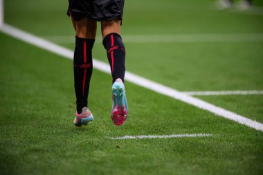 LEVERKUSEN, GERMANY - 12 EPTEMBER, 2025: yeni denge, adidas botlar - Bundesliga maçı Bayer 04 Leverkusen vs SG Eintracht Frankfurt Bayena 'da. 