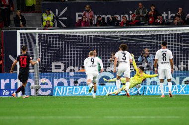 LEVERKUSEN, GERMANY - 12 SEPTEMBER, 2025: Patrik Schick, penaltı vuruşu - Bundesliga maçı Bayer 04 Leverkusen ve SG Eintracht Frankfurt Bayena 'da. 