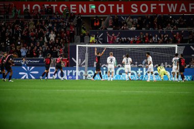 LEVERKUSEN, GERMANY - 12 SEPTEMBER, 2025: Patrik Schick, penaltı vuruşu - Bundesliga maçı Bayer 04 Leverkusen ve SG Eintracht Frankfurt Bayena 'da. 