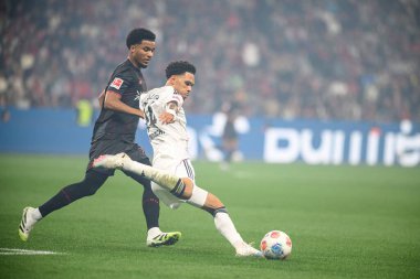 LEVERKUSEN, GERMANY - 12 SEPTEMBER, 2025: Malik Tillman, Nnamdi Collins - Bayer 04 Leverkusen-SG Eintracht Frankfurt maçında Bundesliga maçı. 