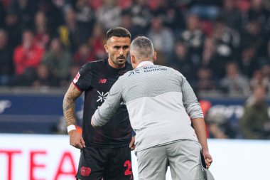 LEVERKUSEN, GERMANY - 12 SEPTEMBER, 2025: Aleix Garcia, Kasper Hjulmand - Bundesliga maçı Bayer 04 Leverkusen ile SG Eintracht Frankfurt Bayena 'da. 