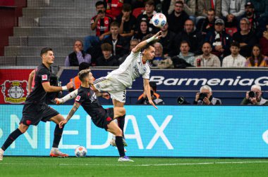 LEVERKUSEN, GERMANY - 12 SEPTEMBER, 2025: Patrik Schick, Alejandro Grimaldo, Arthur Theate - Bundesliga maçı Bayer 04 Leverkusen - Bayena 'da SG Eintracht Frankfurt. 