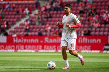MAINZ, Almanya - 13 Eylül 2025: Nadiem Amiri - Bundesliga maçı 1. FSV Mainz 05, Mewa Arena 'da RB Leipzig' e karşı. 