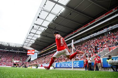 MAINZ, Almanya - 13 Eylül 2025: Nadiem Amiri - Bundesliga maçı 1. FSV Mainz 05, Mewa Arena 'da RB Leipzig' e karşı. 