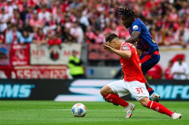 MAINZ, Almanya - 13 Eylül 2025: Dominik Kohr, Johan Bakayoko - Bundesliga maçı 1. FSV Mainz 05, Mewa Arena 'da RB Leipzig' e karşı. 