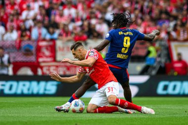 MAINZ, Almanya - 13 Eylül 2025: Dominik Kohr, Johan Bakayoko - Bundesliga maçı 1. FSV Mainz 05, Mewa Arena 'da RB Leipzig' e karşı. 