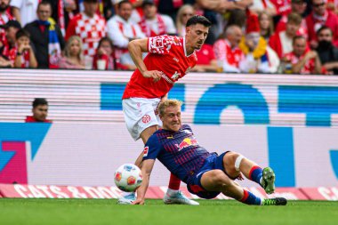 Mainz, Almanya - 13 Eylül, 2025 Bundesliga maçı 1. FSV Mainz 05, Mewa Arena 'da RB Leipzig' e karşı. 