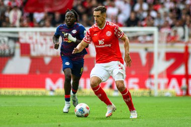 MAINZ, Almanya - 13 Eylül 2025: Dominik Kohr - Bundesliga maçı 1. FSV Mainz 05, Mewa Arena 'da RB Leipzig' e karşı. 