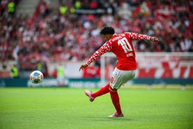 MAINZ, Almanya - 13 Eylül 2025: Nadiem Amiri - Bundesliga maçı 1. FSV Mainz 05, Mewa Arena 'da RB Leipzig' e karşı. 