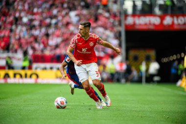 MAINZ, Almanya - 13 Eylül 2025: Dominik Kohr - Bundesliga maçı 1. FSV Mainz 05, Mewa Arena 'da RB Leipzig' e karşı. 