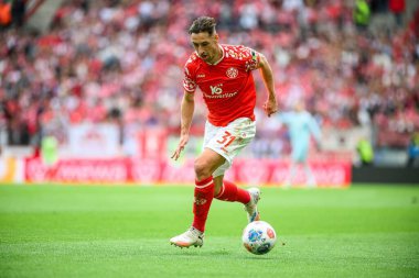 MAINZ, Almanya - 13 Eylül 2025: Dominik Kohr - Bundesliga maçı 1. FSV Mainz 05, Mewa Arena 'da RB Leipzig' e karşı. 