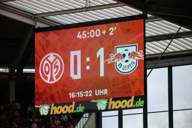Mainz, Almanya - 13 Eylül, 2025 Bundesliga maçı 1. FSV Mainz 05, Mewa Arena 'da RB Leipzig' e karşı.