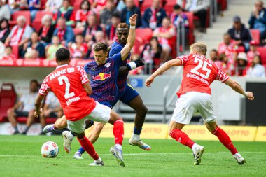 Mainz, Almanya - 13 Eylül, 2025 Bundesliga maçı 1. FSV Mainz 05, Mewa Arena 'da RB Leipzig' e karşı.