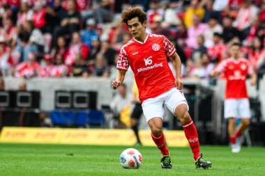 MAINZ, Almanya - 13 Eylül 2025: Kaishu Sano - Bundesliga maçı 1. FSV Mainz 05, Mewa Arena 'da RB Leipzig' e karşı. 
