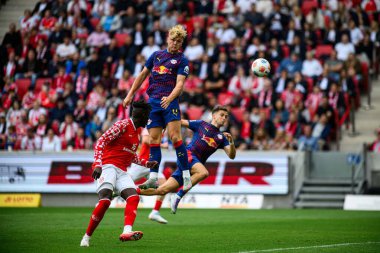 MAINZ, Almanya - 13 Eylül 2025: Conrad Harder - Bundesliga maçı 1. FSV Mainz 05, Mewa Arena 'da RB Leipzig' e karşı. 