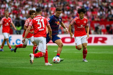 Mainz, Almanya - 13 Eylül 2025: Christoph Baumgartner - Bundesliga maçı 1. FSV Mainz 05, Mewa Arena 'da RB Leipzig' e karşı. 