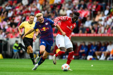 MAINZ, Almanya - 13 Eylül 2025: Conrad Harder, Danny da Costa - Bundesliga maçı 1. FSV Mainz 05, Mewa Arena 'da RB Leipzig' e karşı. 