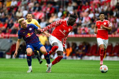 MAINZ, Almanya - 13 Eylül 2025: Conrad Harder, Danny da Costa - Bundesliga maçı 1. FSV Mainz 05, Mewa Arena 'da RB Leipzig' e karşı. 