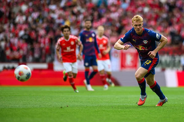 Mainz, Almanya - 13 Eylül 2025: Nicolas Seiwald - Bundesliga maçı 1. FSV Mainz 05, Mewa Arena 'da RB Leipzig' e karşı. 