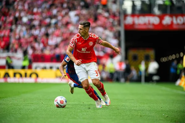 MAINZ, Almanya - 13 Eylül 2025: Dominik Kohr - Bundesliga maçı 1. FSV Mainz 05, Mewa Arena 'da RB Leipzig' e karşı. 