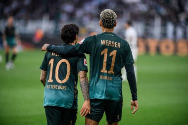 MOENCHENGLADBACH, GERMANY - 14 Eylül 2025: Leonardo Bittencourt, Justin Njinmah - Bundesliga Borussia Moengladbach-SV Werder Bremen maçı Borussia Park 'ta.