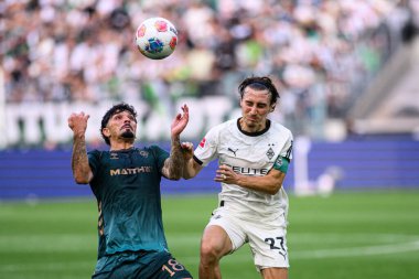 MOENCHENGLADBACH, GERMANY - 14 Eylül 2025: Cameron Puertas, Rocco Reitz - Bundesliga Borussia Moenchengladbach-SV Werder Bremen maçı Borussia Park 'ta.