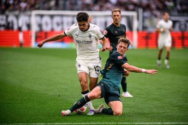 MOENCHENGLADBACH, GERMANY - 14 Eylül 2025: Giovanni Reyna, Jens Stage - Bundesliga Borussia Moenchengladbach-SV Werder Bremen maçı Borussia Park 'ta.