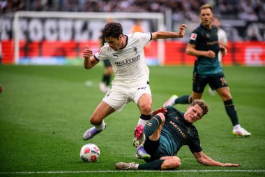 MOENCHENGLADBACH, GERMANY - 14 Eylül 2025: Giovanni Reyna, Jens Stage - Bundesliga Borussia Moenchengladbach-SV Werder Bremen maçı Borussia Park 'ta.