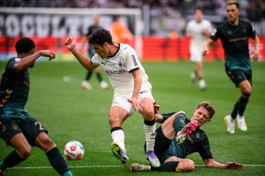 MOENCHENGLADBACH, GERMANY - 14 Eylül 2025: Giovanni Reyna, Jens Stage - Bundesliga Borussia Moenchengladbach-SV Werder Bremen maçı Borussia Park 'ta.