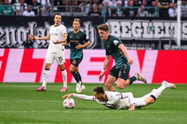 MOENCHENGLADBACH, GERMANY - 14 Eylül 2025: Philipp Sander, Jens Stage - Bundesliga Borussia Moenchengladbach-SV Werder Bremen maçı Borussia Park 'ta.
