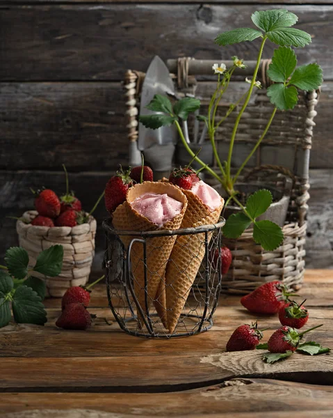 Strawberry Ice Cream Waffle Cones Vintage Wicker Mug Surrounded Strawberry — Stock Photo, Image
