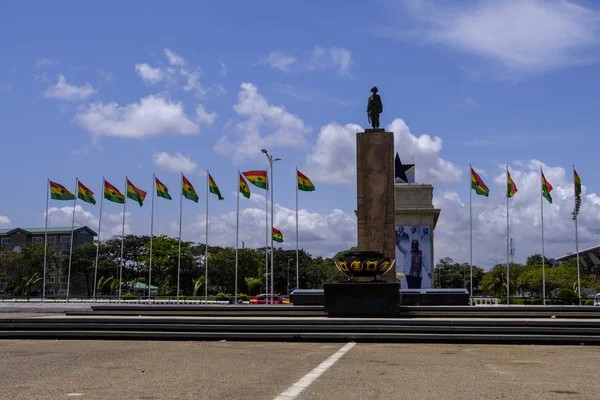 Accra Ghana April 2018 Soldatenstatue Und Ghana Fahnen Auf Dem — Stockfoto