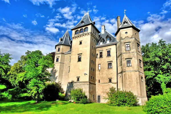  Polonya, Czartoryski prenseslerine ait Gouchw 'daki Rönesans Kalesi.                              