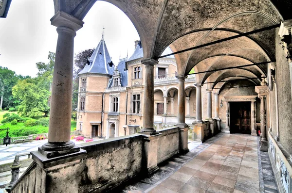  Polonya, Czartoryski prenseslerine ait Gouchw 'daki Rönesans Kalesi.                              