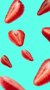 Ads Video için Çilekli Dilimlenmiş Portre. Yakınlaştırma Canlandırması. Ads Video için. Meyve Görüntüsü