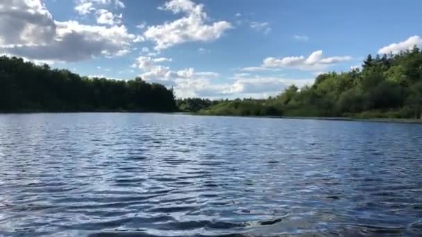 Rudern Wasseroberfläche Sommer sonniger Tag — Stockvideo