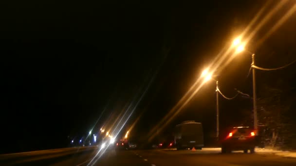 夜の道路を運転高速道路冬車 — ストック動画