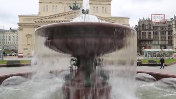 Brunnen in der Nähe des Bolschoi Theaters moskau russland — Stockvideo