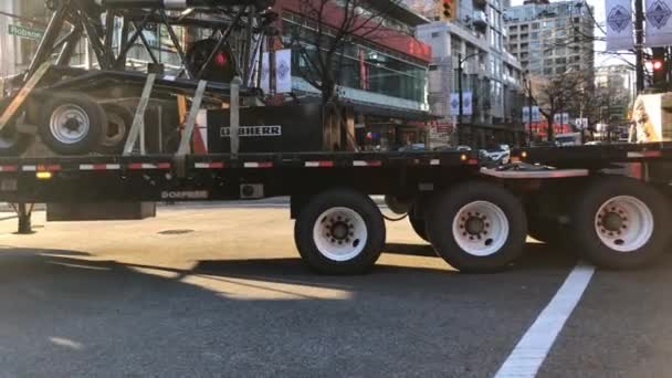 Vrachtwagen draaien weg mooie zon fakkels Vancouver Canada November 2018 — Stockvideo