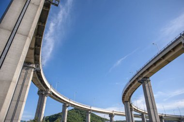 Büyük bir köprü ve zor bir ayağı