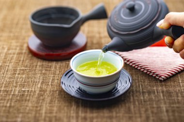 Mola zamanı çay içerek sakin ol