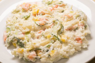 Taze patates ile yapılan patates salatası