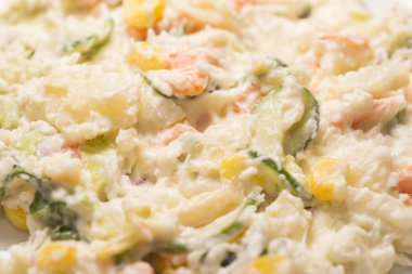 Taze patates ile yapılan patates salatası