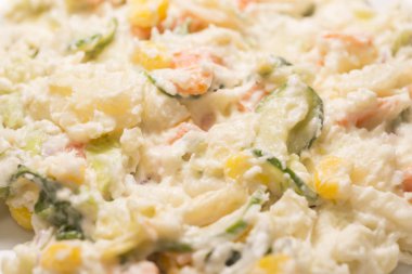 Taze patates ile yapılan patates salatası