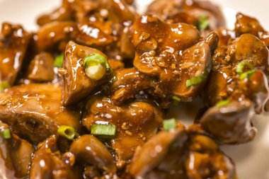 Taze tavuk karaciğer ile simmered