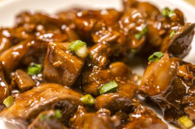 Taze tavuk karaciğer ile simmered