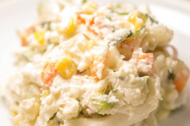 Taze patates ile yapılan patates salatası